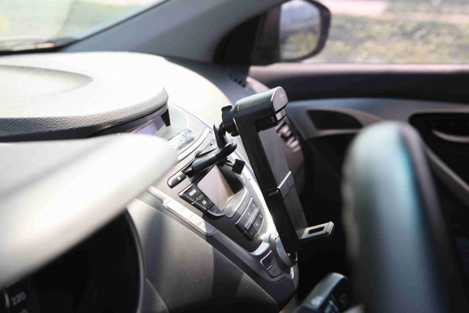 Автомобильный держатель для планшета в слот для CD дисков Kropsson HR-CD750Max